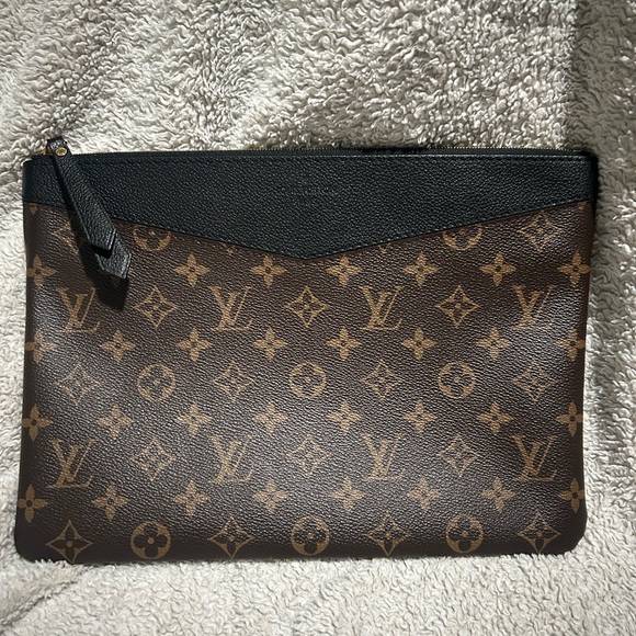 Louis Vuitton Brown and Black Monogram Pouch - Picture 1 of 7